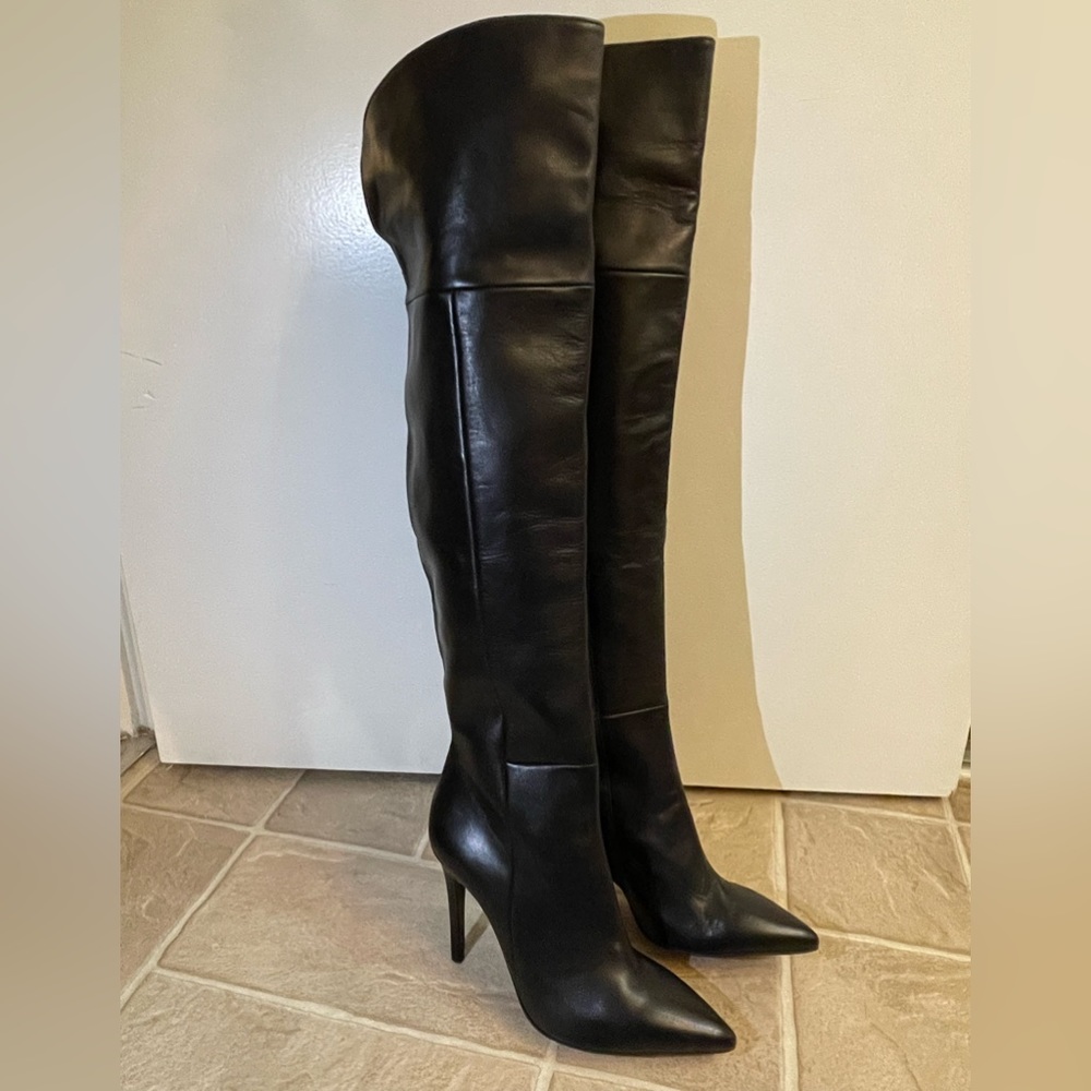 BCBGMAX AZRIA KNEE HIGH LEATHER BOOTS